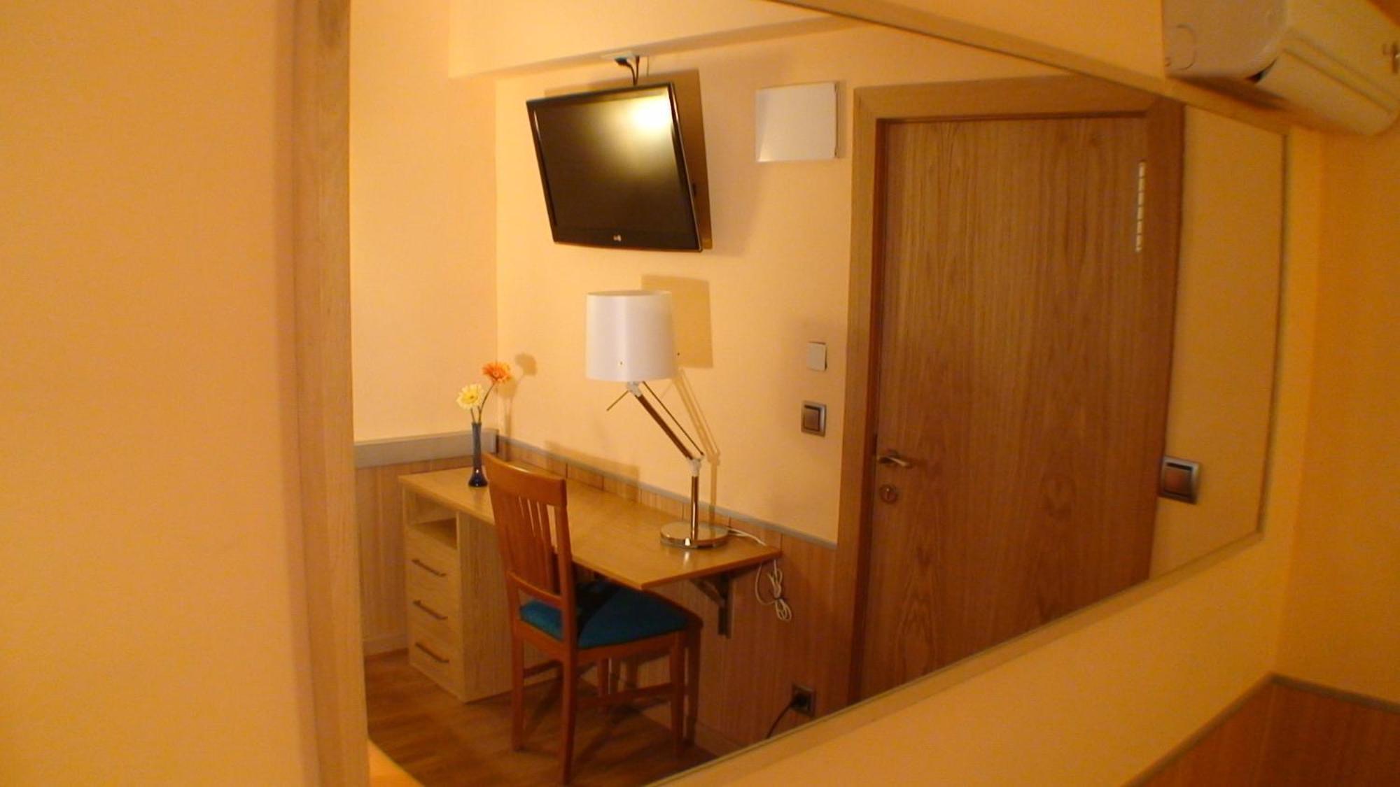 סרגוסה Hostal El Carmen מראה חיצוני תמונה