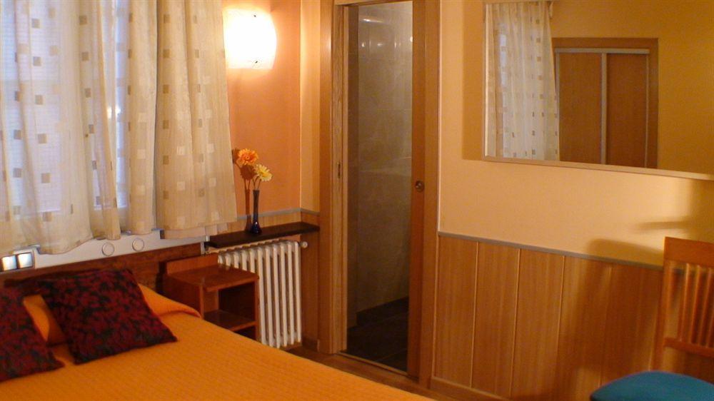 סרגוסה Hostal El Carmen מראה חיצוני תמונה