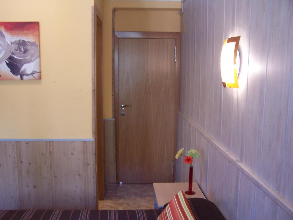 סרגוסה Hostal El Carmen מראה חיצוני תמונה